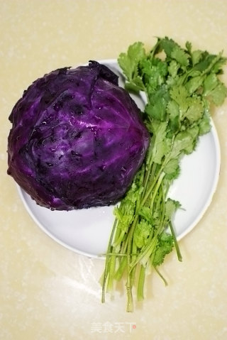 简单快手小菜------紫甘蓝拌豆腐皮的做法步骤：2