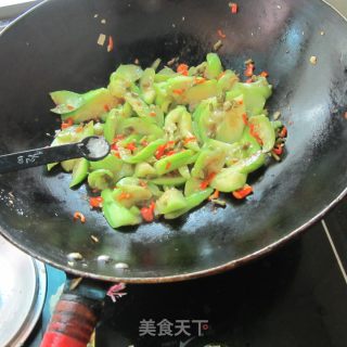 咸豆角炒丝瓜的做法步骤：5