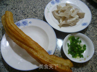 平菇油条汤的做法步骤：1