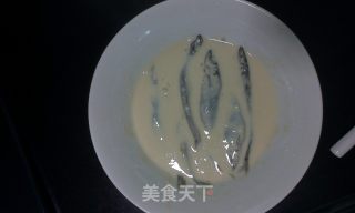 香炸多春鱼的做法步骤：3