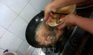 椒盐炸虾的做法步骤：3