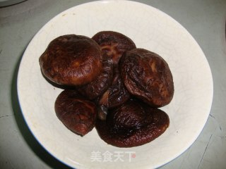 【香菇盐焗鸡】---一道值得一做的无油烟不上火的懒人菜的做法步骤：2