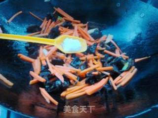 胡萝卜炒木耳的做法步骤：7
