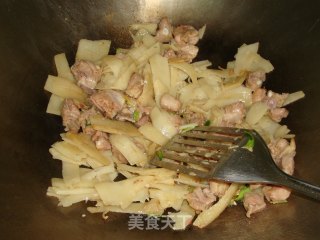 酸笋焖排骨的做法步骤：5