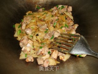 酸笋焖排骨的做法步骤：7