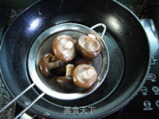 【香菇菜心】--- 简单的食材、鲜美的味道的做法步骤：3