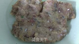 香煎藕丁鲮鱼肉饼的做法步骤：1