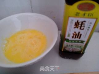 蚝油蛋炒饭的做法步骤：1