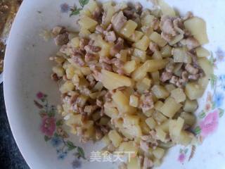 土豆炒肉的做法步骤：1