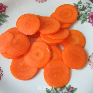 椒盐胡萝卜片的做法步骤：1