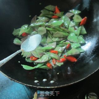 青炒紫眉豆的做法步骤：4