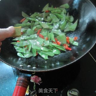 青炒紫眉豆的做法步骤：5