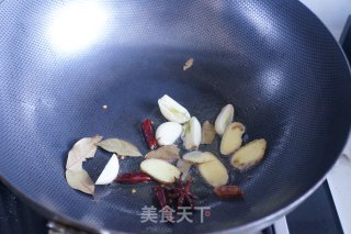 玫瑰红烧肉的做法步骤：2