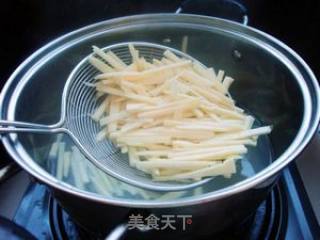 油鸡枞拌茭白的做法步骤：2