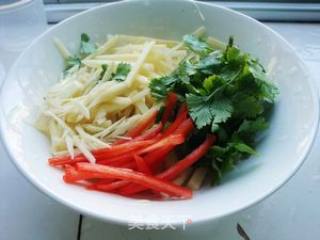 油鸡枞拌茭白的做法步骤：4