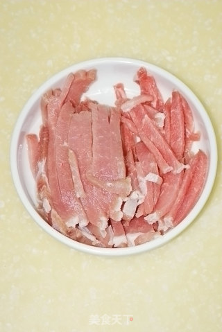 夏虫冬藻养生菜-----肉丝炒小海带的做法步骤：2