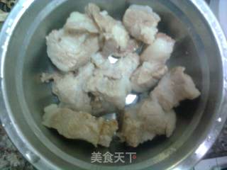 莲藕木耳排骨汤的做法步骤：1