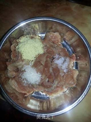 家常菜。荔枝肉的做法步骤：2