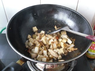 雪菜肉丝豆腐手擀面的做法步骤：5