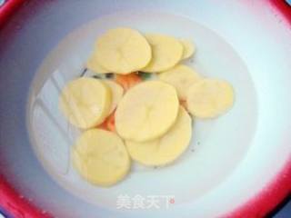 椒盐土豆片的做法步骤：2
