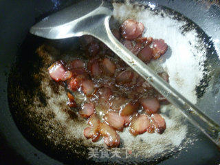 大蒜炒腊肉的做法步骤：4