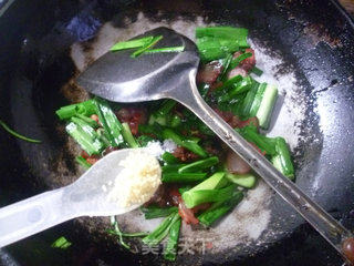 大蒜炒腊肉的做法步骤：7