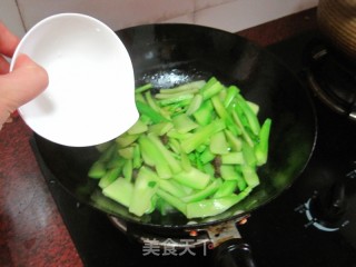 腊肉炒芥蓝的做法步骤：7