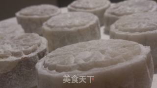玫瑰豆沙馅冰皮月饼的做法步骤：5