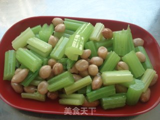 西芹花生米的做法步骤：6
