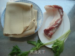 肉片炒豆皮的做法步骤：1