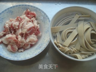 肉片炒豆皮的做法步骤：2