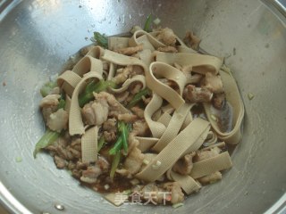 肉片炒豆皮的做法步骤：6
