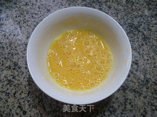 鸡蛋火腿粒大蒜炒饭的做法步骤：3