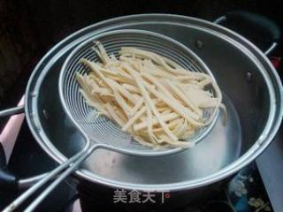 莴笋拌豆皮的做法步骤：2