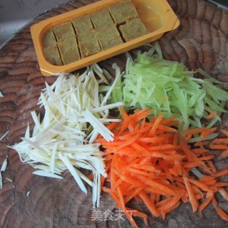 咖喱三丝的做法步骤：2