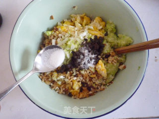 白菜香干素蒸饺的做法步骤：7