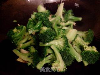 杏鲍菇盖西兰花的做法步骤：8