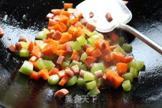 五彩菠萝饭的做法步骤：2