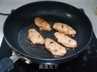 煎鸡翅膀的做法步骤：3