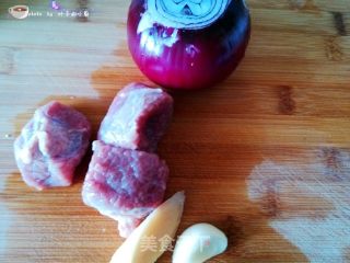 洋葱炒牛肉的做法步骤：1