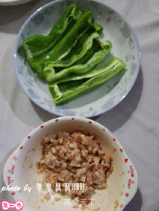 虎皮青椒酿肉的做法步骤：1