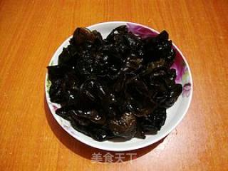 家常小炒-------【木耳香菇炒肉片】的做法步骤：1