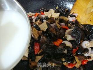 家常小炒-------【木耳香菇炒肉片】的做法步骤：15