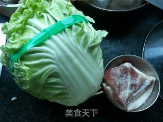 夏阳白炒五花肉的做法步骤：1