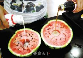 红酒西瓜盅的做法步骤：2