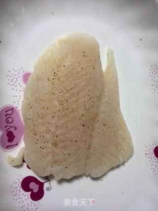 香煎龙利鱼的做法步骤：2
