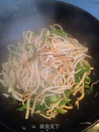 炒豆腐皮的做法步骤：9