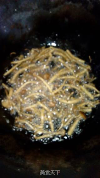 咸蛋黄焗茶树菇的做法步骤：5