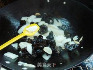 黑木耳炒大白菜梗的做法步骤：8