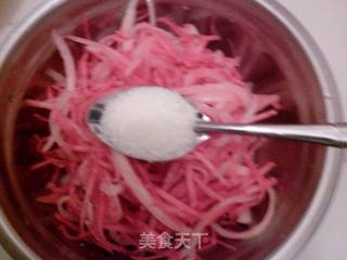 洋葱拌心里美萝卜的做法步骤：3